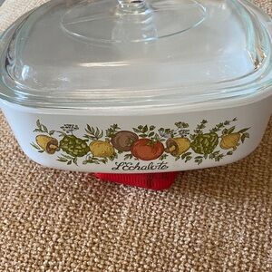 Corning ware L’echalote dish with lid